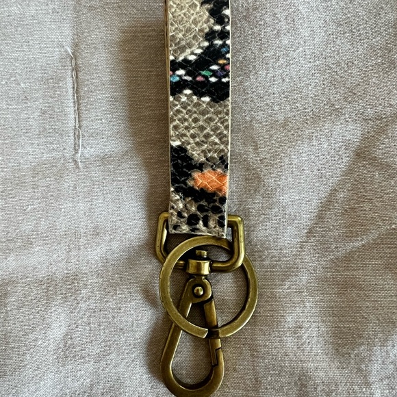 Madewell snake print pouch, bag strap and matching keychain. - Picture 4 of 7